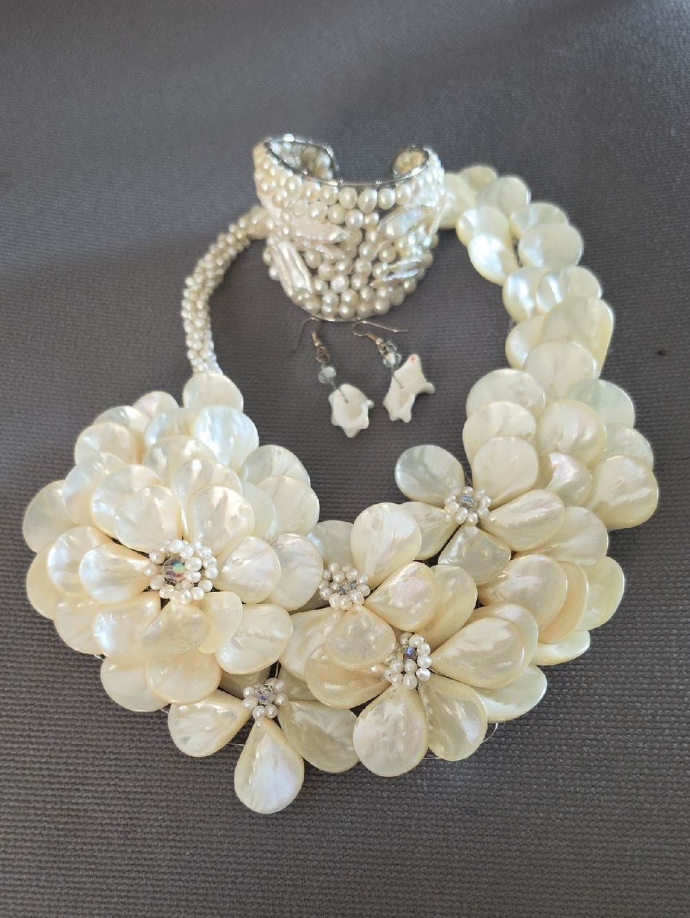Vintage Statement Mother Of Pearls Full Parure Necklace, Earrings N Bracelet Set